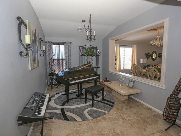 5th image of 626 E Saddle Way
