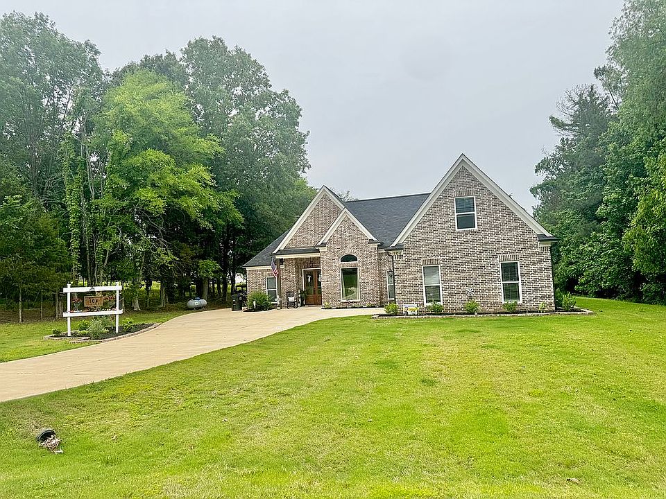 1st image of 104 White Oak Cv