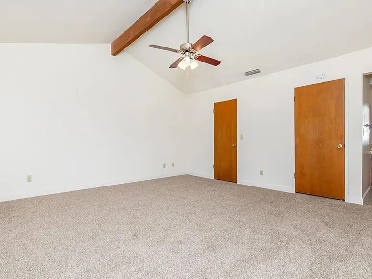 7178 N Jackson Ave — Photo 21