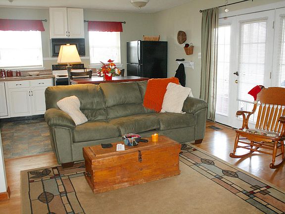 2nd image of 2201 Knollcrest Ln