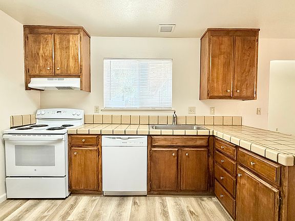 3rd image of 811 Wimbledon Dr