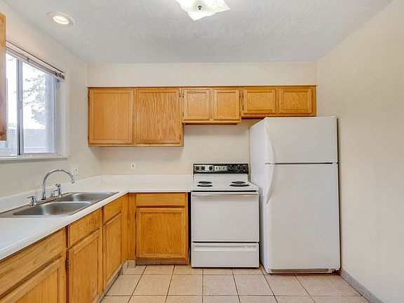 3rd image of 2108 Applewood Rd
