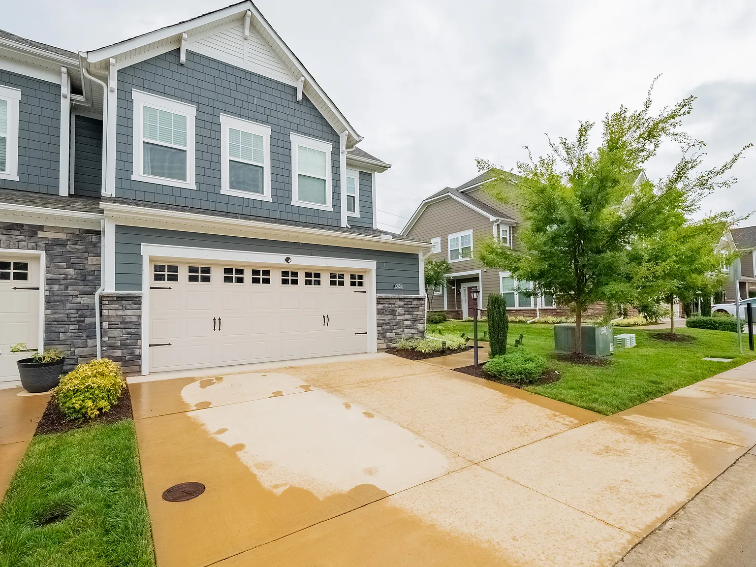 4 bed, 2.5 bath, 2152 sqft, $3,099 — Photo 3