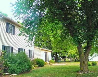 2nd image of 2831 Lone Oak Dr