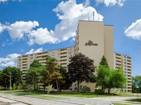 700 Dynes Rd #1217, Burlington, ON L7N 3M2
