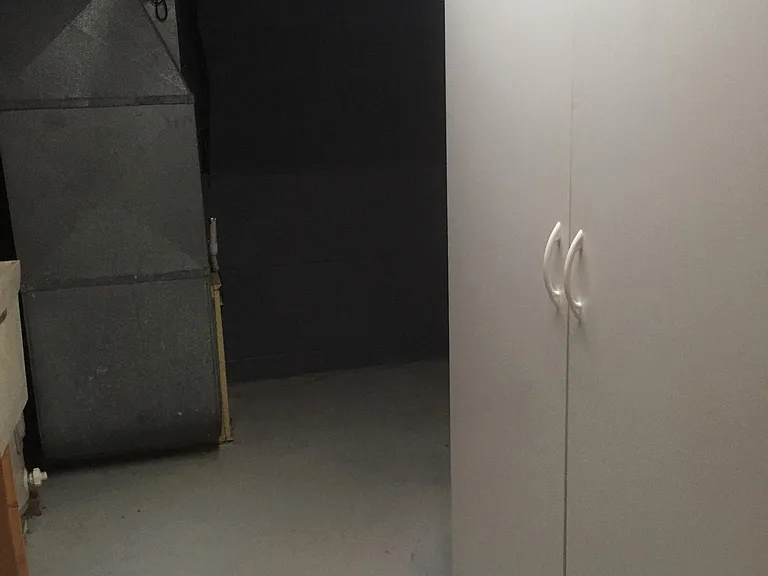Storage cabinet