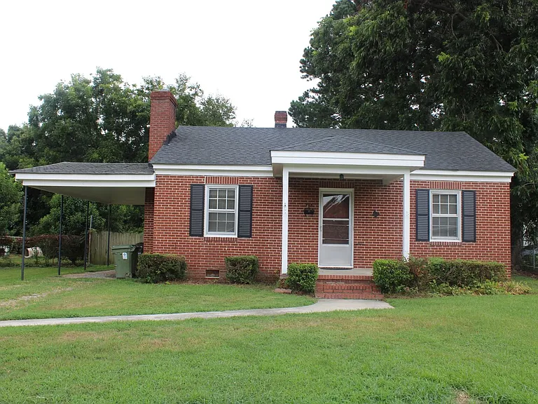406 Jordan St SW — Photo 1