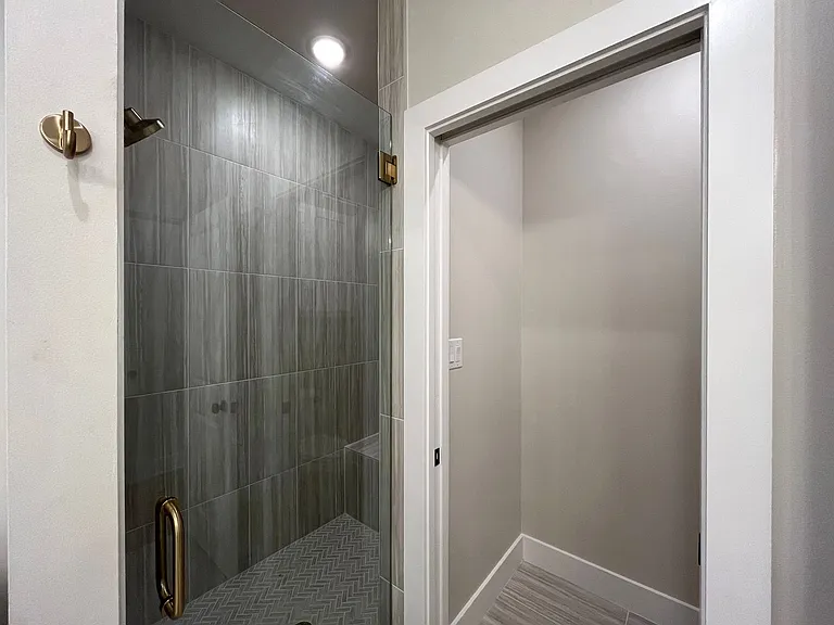 7123 Alexander Dr — Photo 26