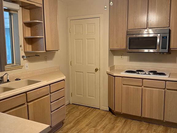 4th image of 2695 S Josephine St #A