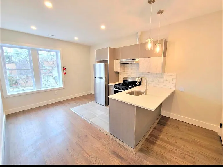 535 Hawthorne Ave #203 — Photo 1
