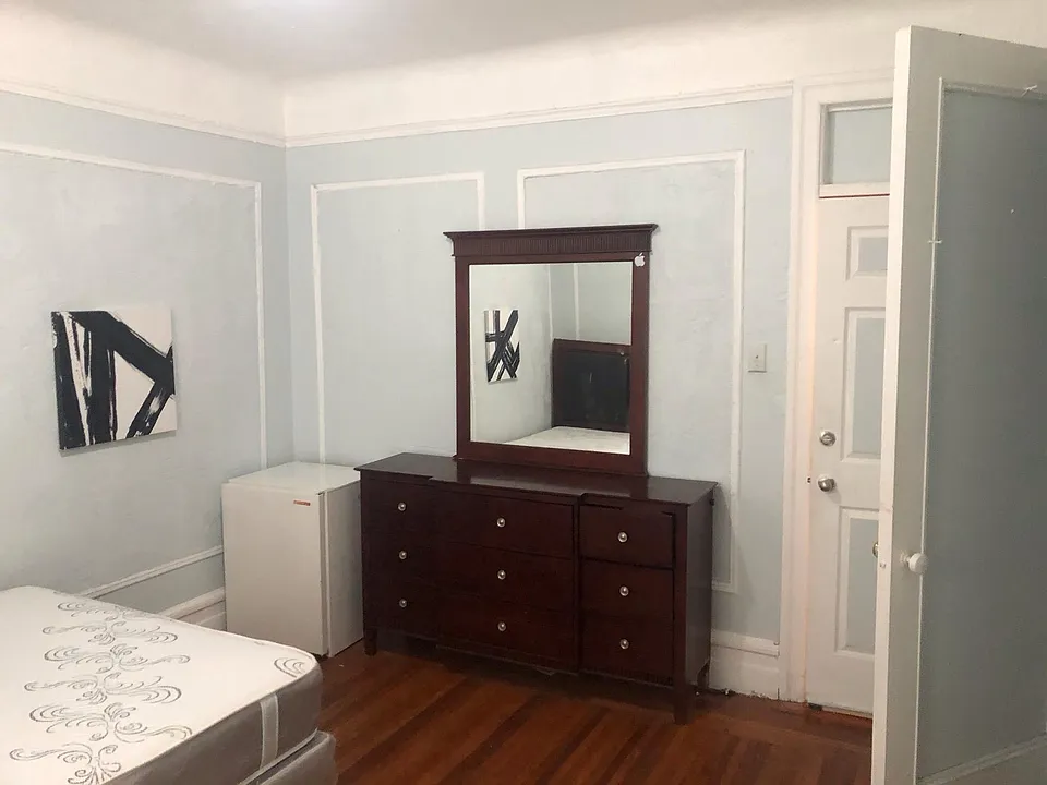 W 152nd St