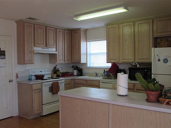4th image of 1309 Dale Ln