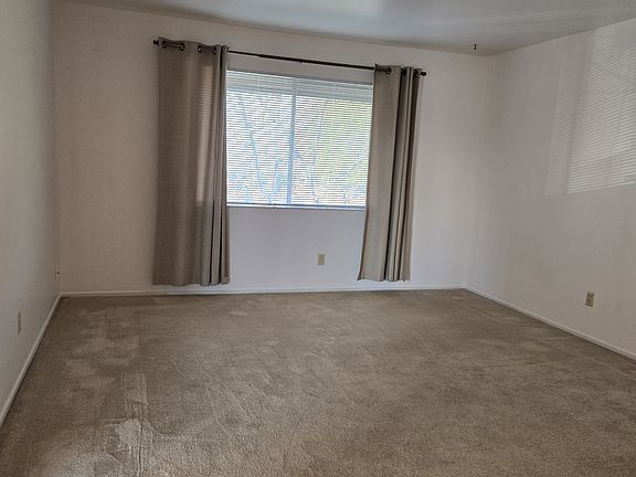 5th image of 1740 Richmond St #12