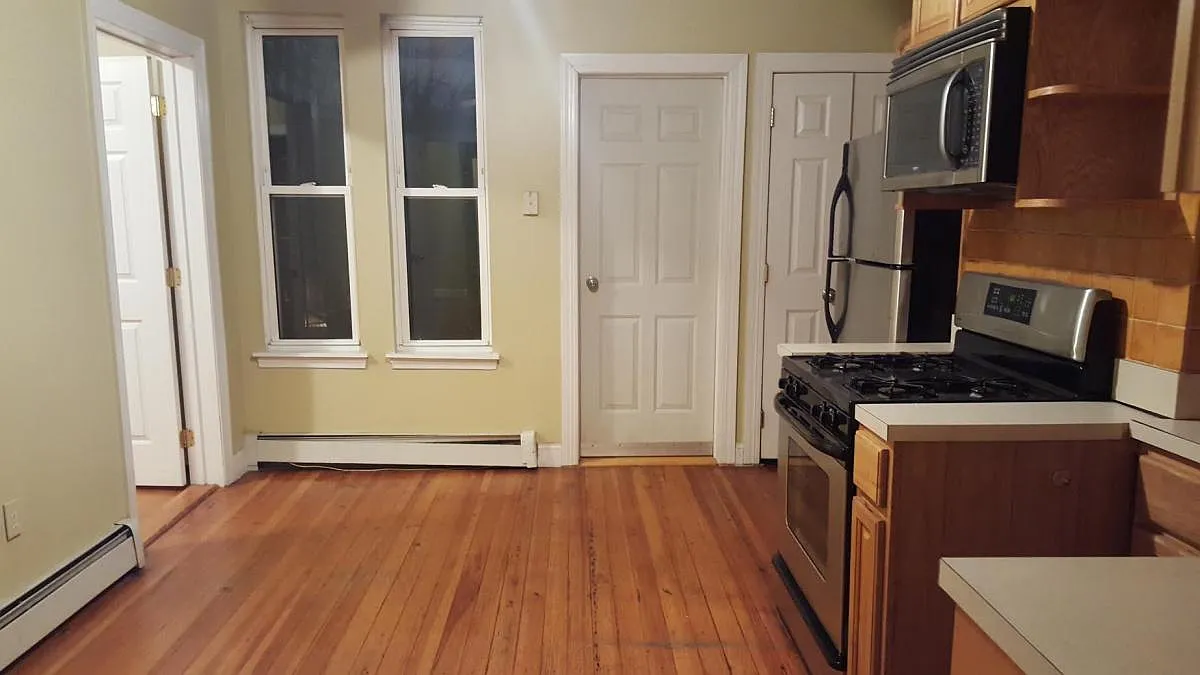 3 bed, 1100 sqft, $3,500 — Photo 4