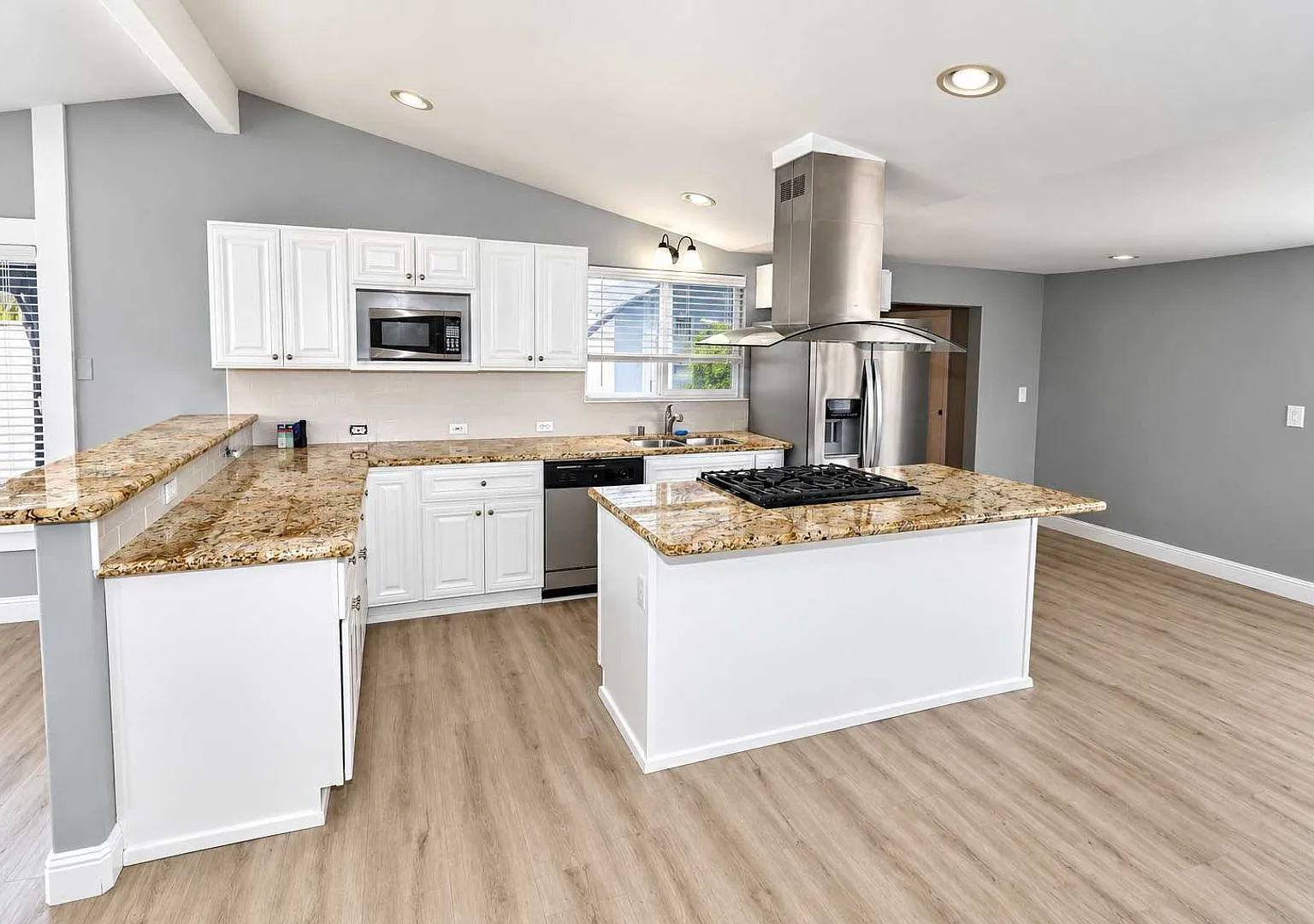 Beautifully Renovated Single-Story Anaheim Home with Private Pool — Photo 4