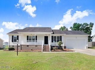 207 Starcrest Dr, Pikeville, NC 27863