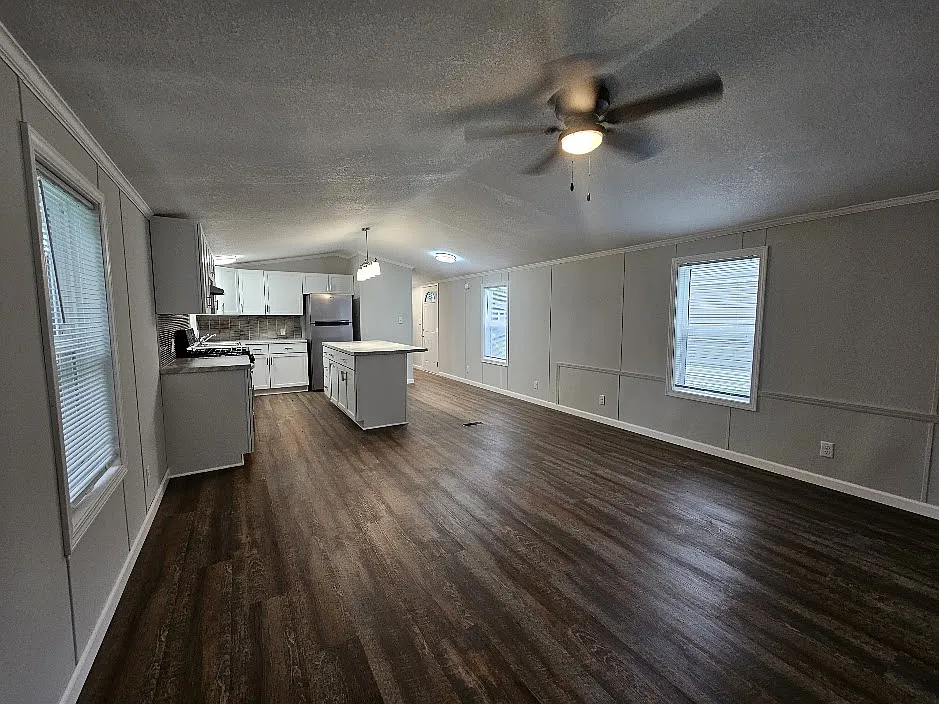 3 bed, 1216 sqft, $1,350 — Photo 2