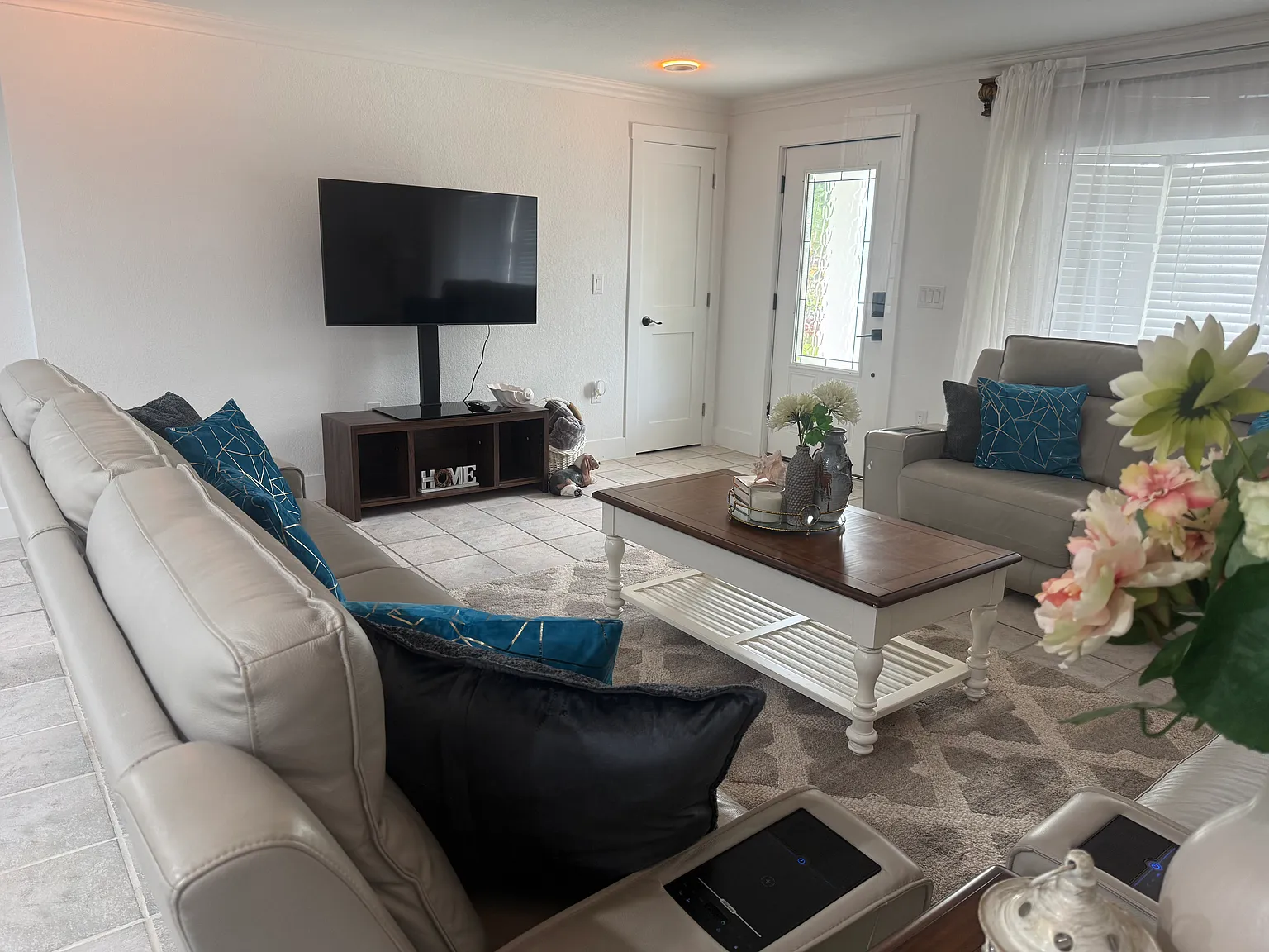 3 bed, 1850 sqft, $4,900 — Photo 3