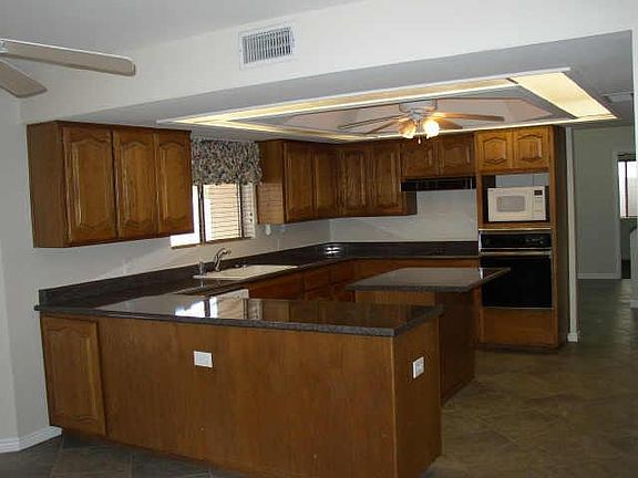 2nd image of 1142 N Ironwood Circle