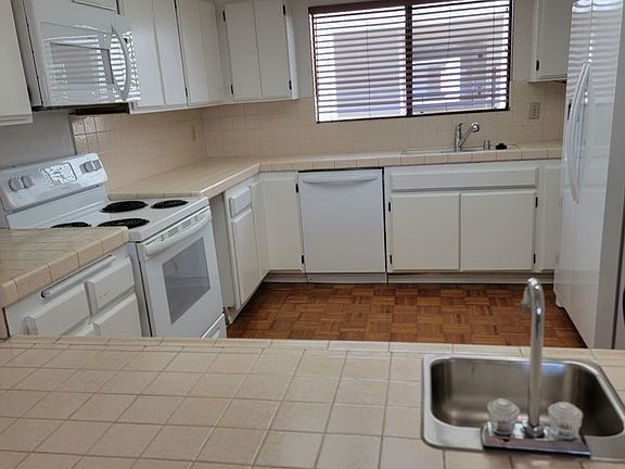 4th image of 6960 Hyde Park Dr Unit 17