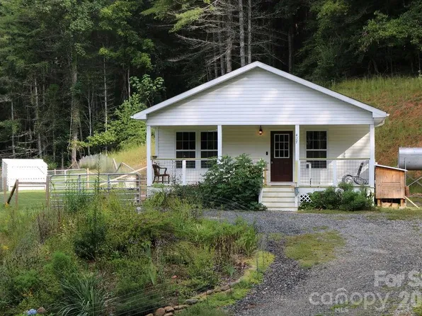 427 Hardscrabble Rd, Burnsville, NC 28714