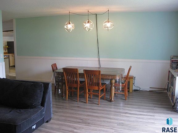 4th image of 712 E 3rd St
