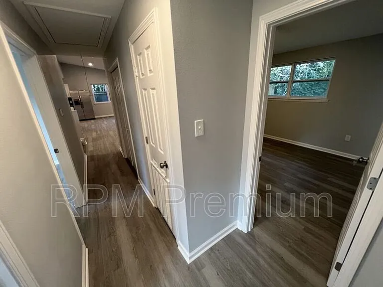 8803 Orleans Dr — Photo 13