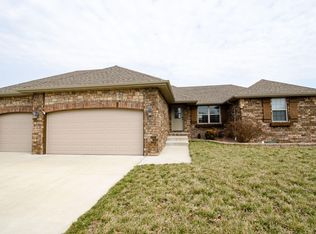 1140 S Erika Ave, Springfield, MO 65802