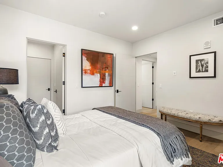 12304 Moorpark St #103 — Photo 30