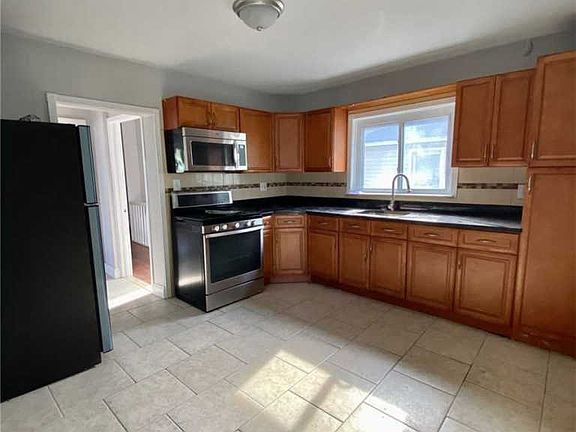 5th image of 2316 Healy Ave