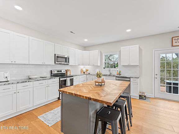 5th image of 7820 Lake Mountain Ln