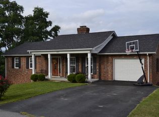 2215 Breezeview St, Bluefield, WV 24701