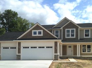 8395 Colony Rdg, White Lake, MI 48386