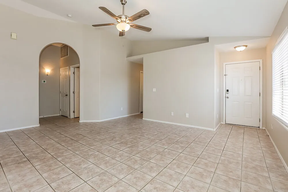 3 bed, 2.0 bath, 1815 sqft, $2,335 — Photo 3