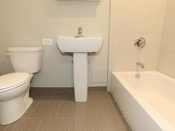 5th image of 3856 N Southport Ave #1N