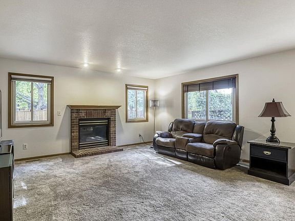 3rd image of 1701 Rutledge Ct