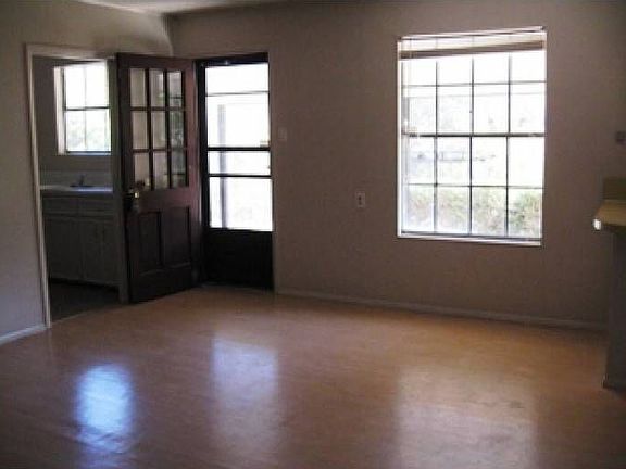 3rd image of 224 Cawthorn