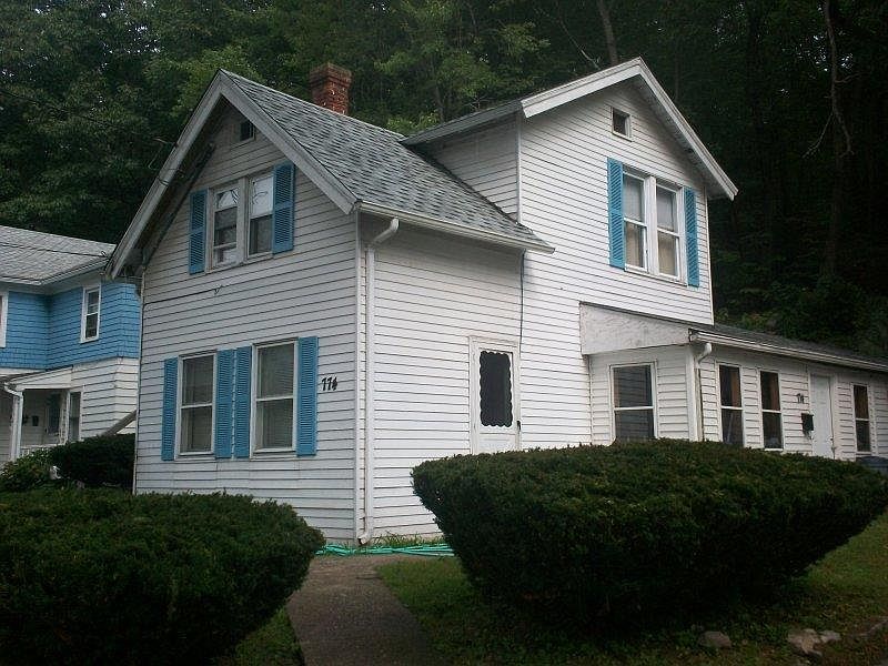 2nd image of 774 Frost Rd