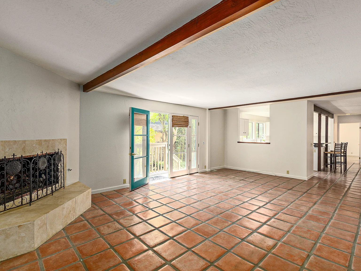 2 bed, 2.0 bath, 1592 sqft, $9,500 — Photo 4