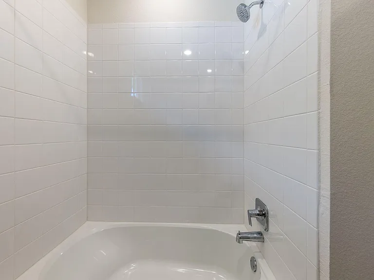 2416 Tucker Ln — Photo 13