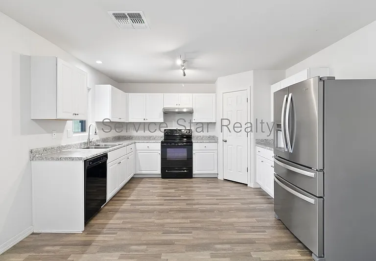 214 W Watson Ct — Photo 11