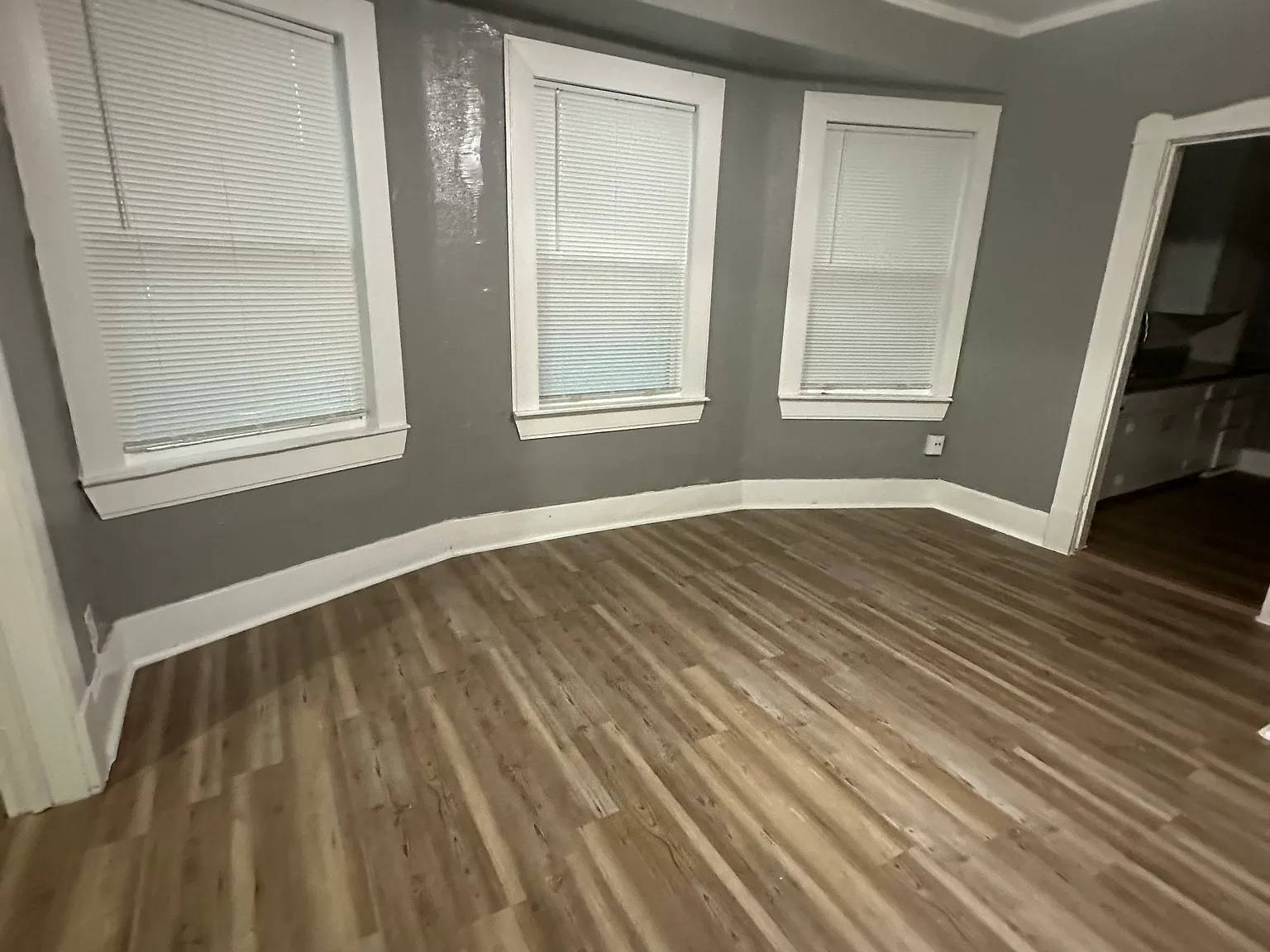 Studio, 850 sqft, $950 — Photo 3