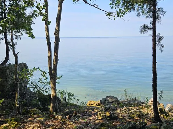 Bay Shore Dr, Sturgeon Bay, WI 54235