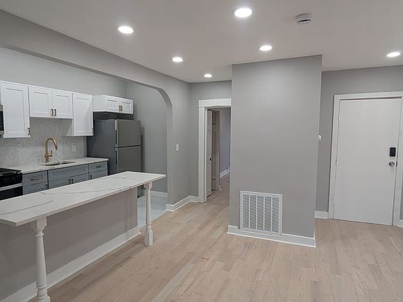 3rd image of 237 Davenport Ave
