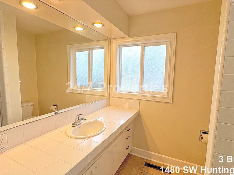 1480 SW Huntington Ave — Photo 12