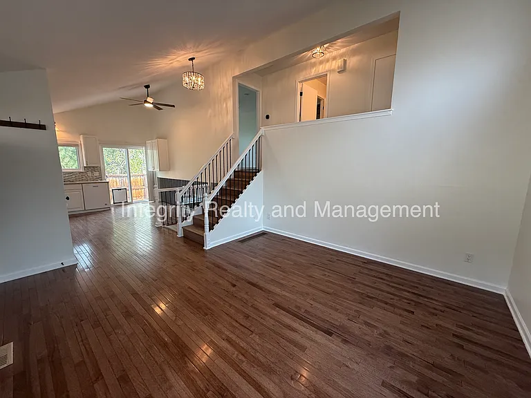 475 Chiswick Cir — Photo 5