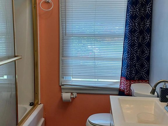5th image of 2708 Mansfield St NE