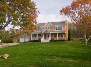 26 Underhill Dr, Southampton, NY 11968