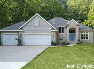 3549 Golden Ridge Dr NE, Rockford, MI 49341