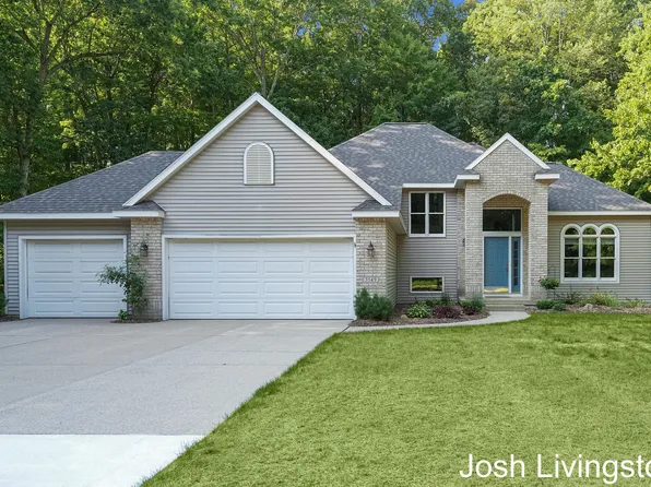 3549 Golden Ridge Dr NE, Rockford, MI 49341